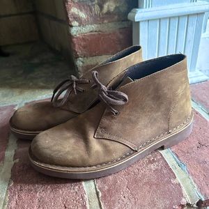 Clarks Women’s Genuine Leather Desert Boot - size 8.5